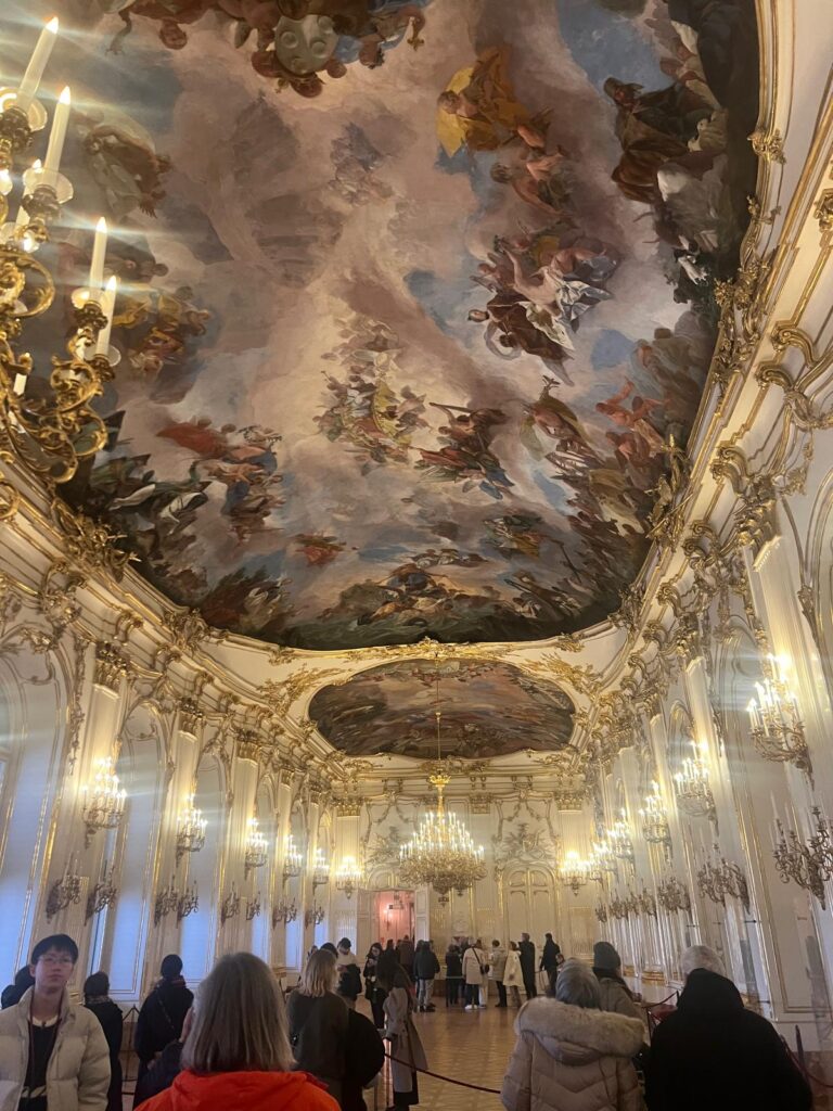 PHOTO 2025 10 25 14 03 04 PHOTO 2025 10 25 14 03 04